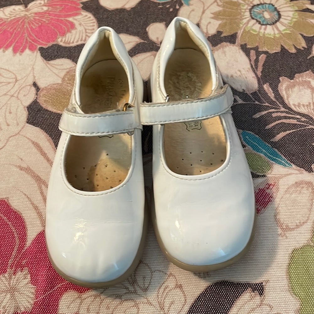 Primigi Sky Effects Girls White Patent Leather Mary Janes size 25, US 9
